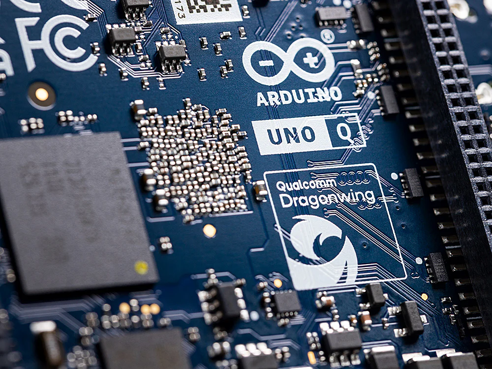 arduino-uno-q-4gb-edge-ai-linux-board