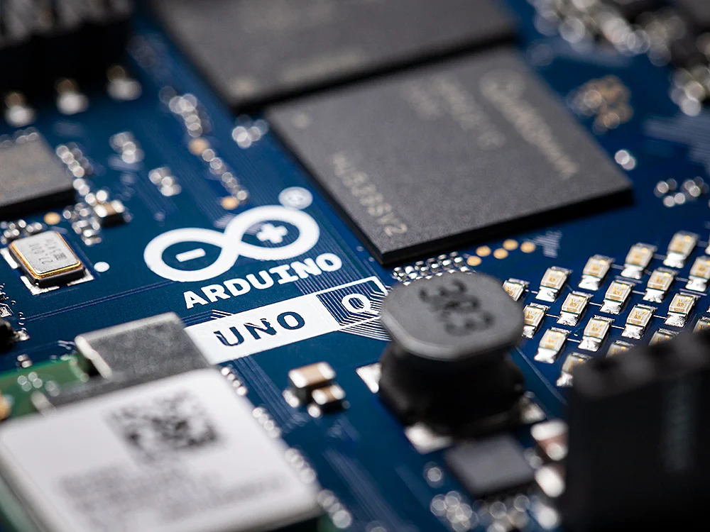 arduino-uno-q-4gb-edge-ai-linux-board